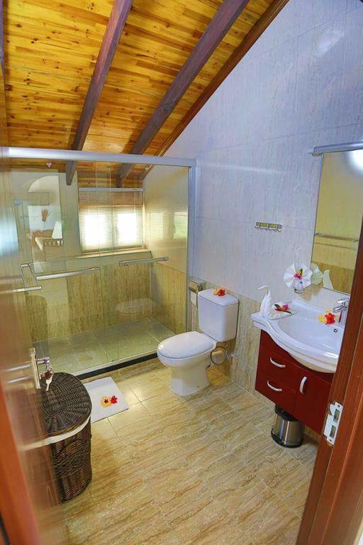 Lone Self-Catering Apartment Baie Sainte Anne Luaran gambar