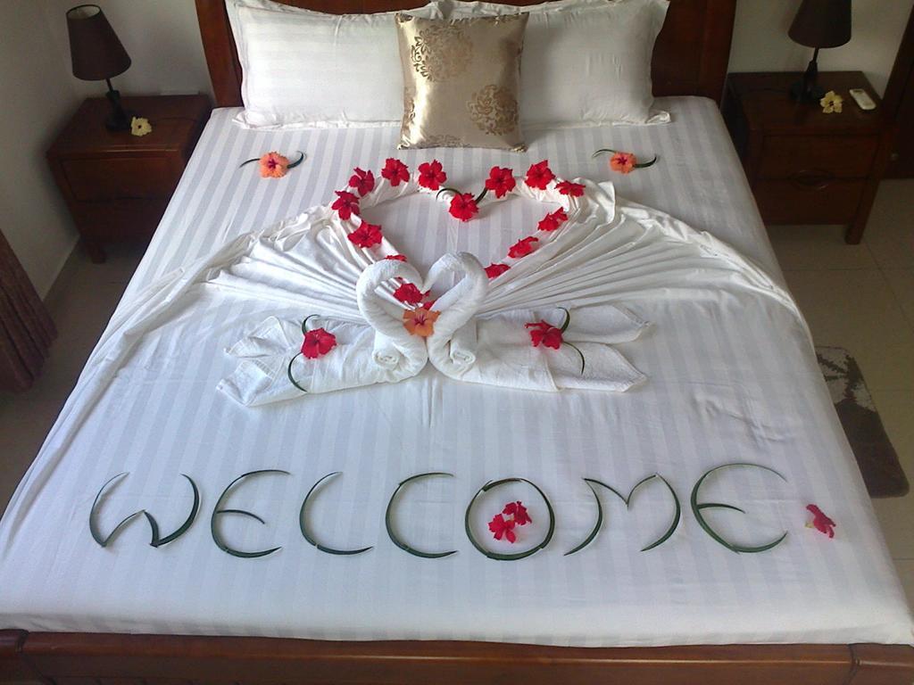 Lone Self-Catering Apartment Baie Sainte Anne Luaran gambar